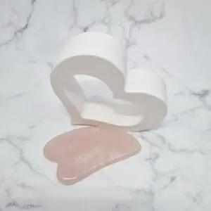 Masažna ploščica za nego obraza iz kristala