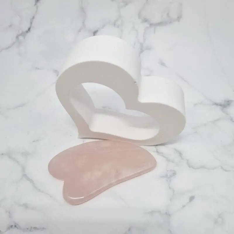 Masažna ploščica za nego obraza iz kristala