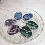 Kristalni za polaganje na oči ali telo