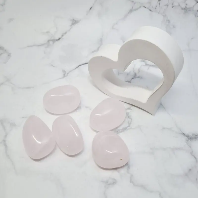 Roževec je kristal ljubezni in spodbuja delovanje srčne čakre