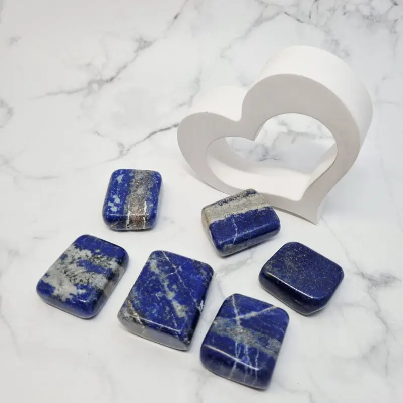 Kristal lapis je odličen pomočnik pri razvoju intuicije in jasnega razuma