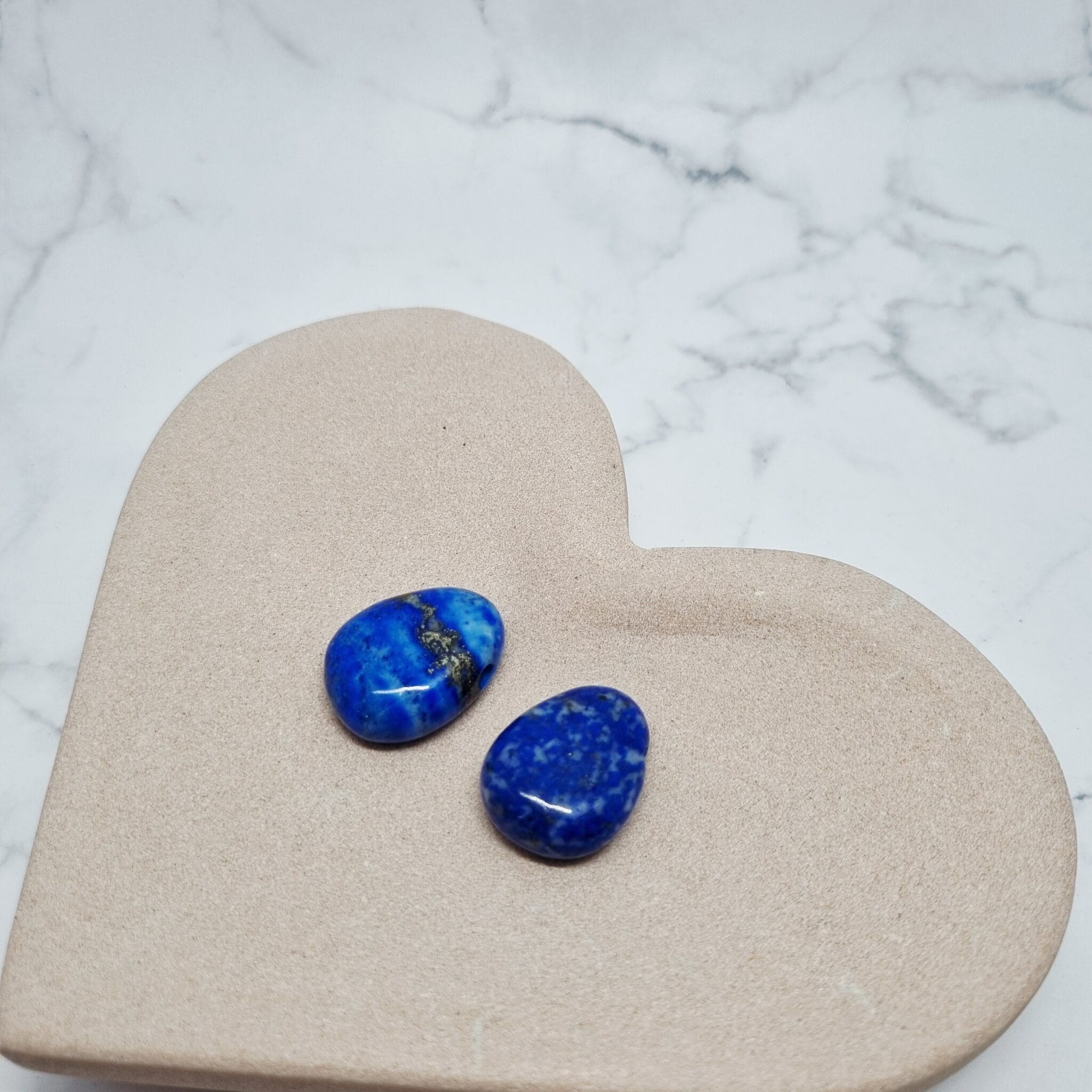 Obesek lapis lazuli, kapljica